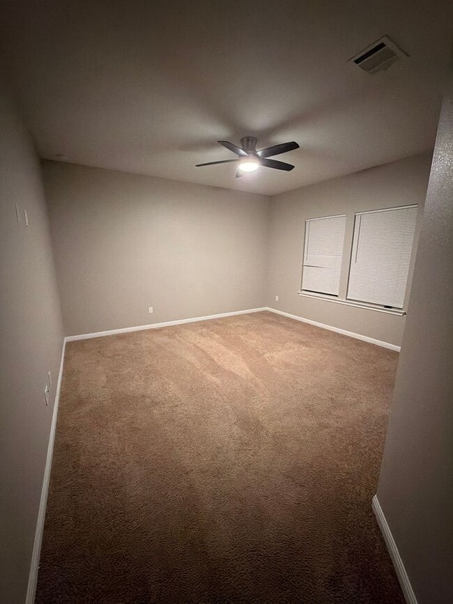 Building Photo - LARGE BEDROOMS!