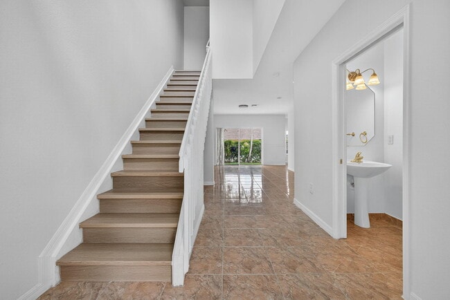 Building Photo - 513 Talia Cir