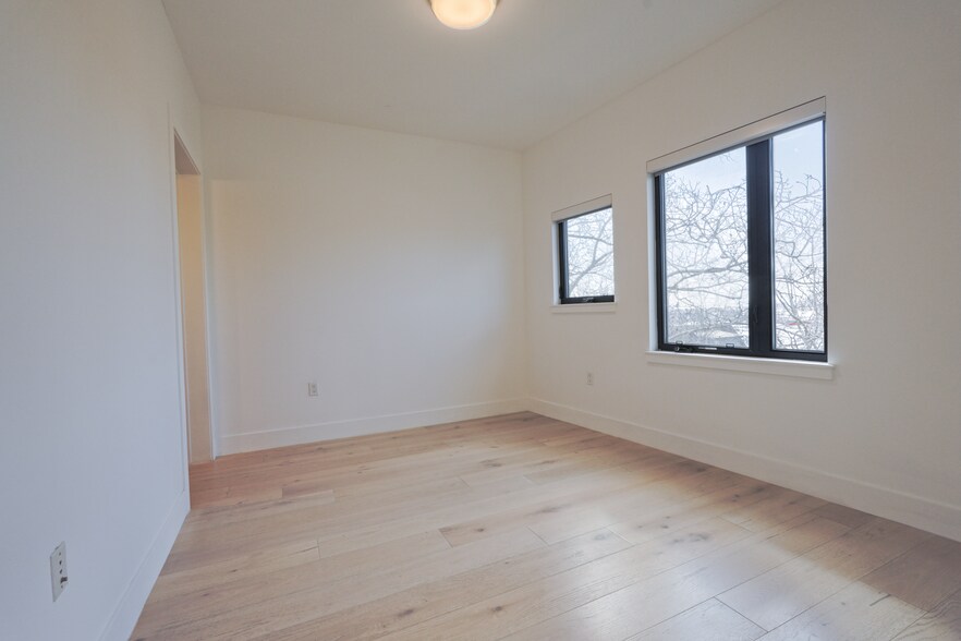 Building Photo - 2747 San Pablo Ave