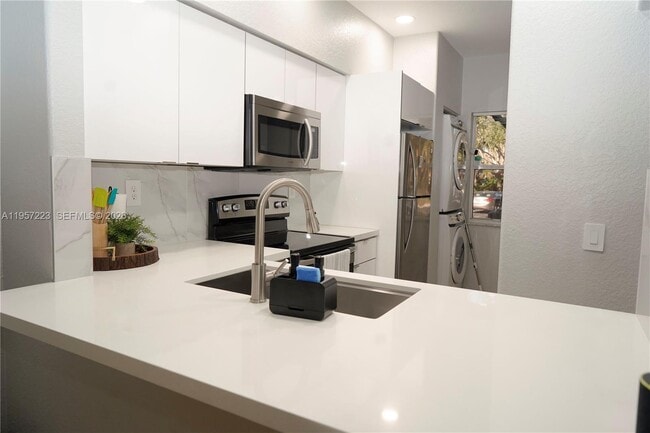 Building Photo - 8360 SW 27th St