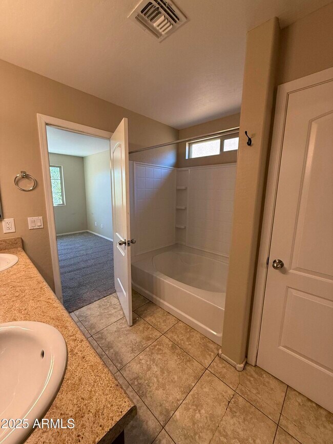 Building Photo - 2062 E Heartwood Ln