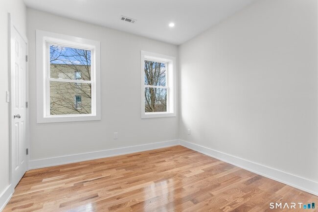 Building Photo - 54 Plaza Ave