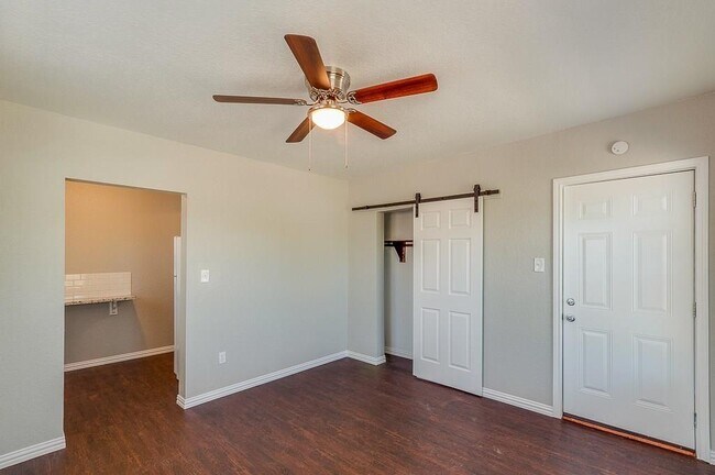 Building Photo - 309 Hutcheson St