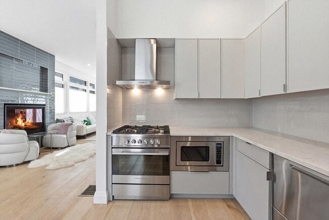 Building Photo - 6 Richardson St