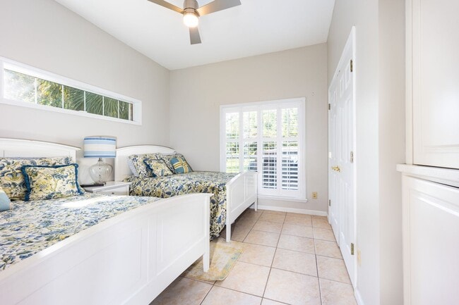 Building Photo - Charming 3 Bedroom , 2 Bath Country Home with Lake Views