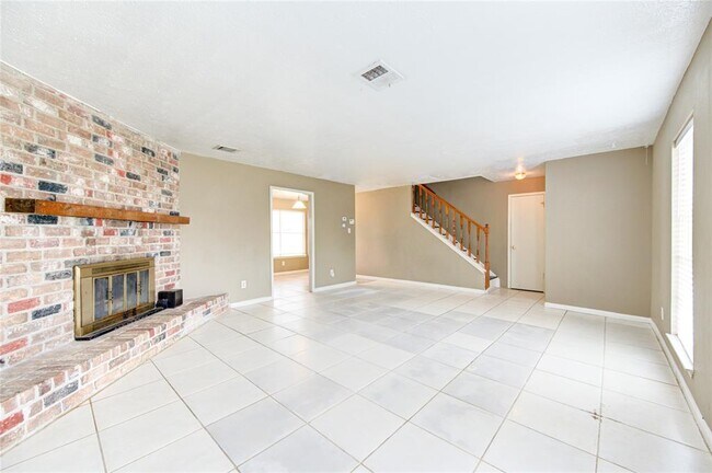 Building Photo - 1371 New Tree Ln