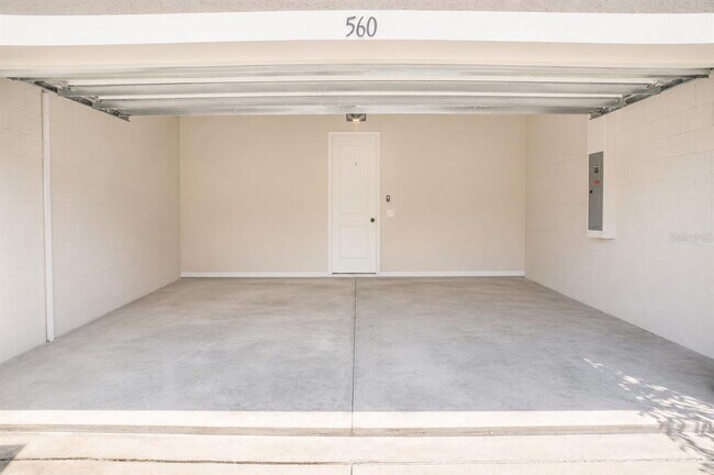 Building Photo - 560 Summit River Dr
