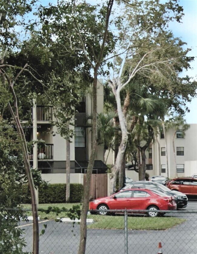 Building Photo - 10835 SW 112th Ave