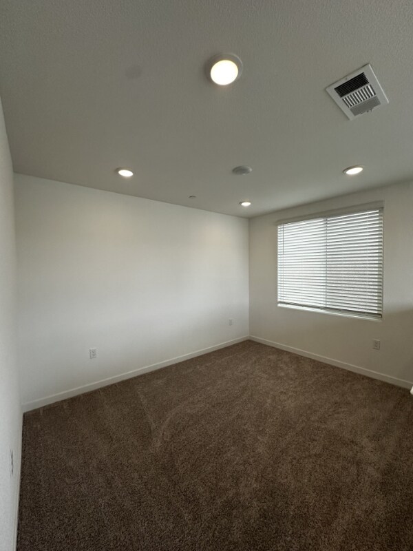 Building Photo - 1724 Eiffel St