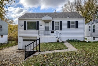 Building Photo - Charming 2 Bedroom With Spacious Living In Benson!!