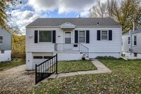 Building Photo - Charming 2 Bedroom With Spacious Living In Benson!!