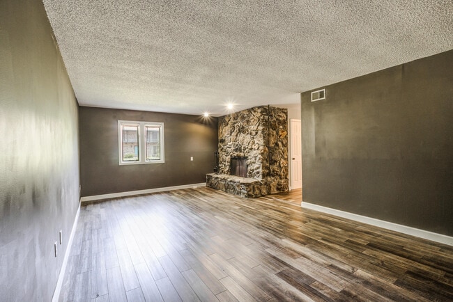 Building Photo - 2400 Ridgefield Rd