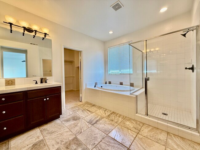 Building Photo - 13642 Pinnacle Way