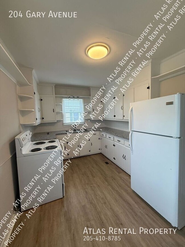 Building Photo - 204 Gary St