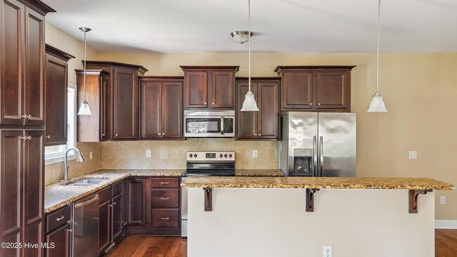 Building Photo - 110 Queens Cove Way