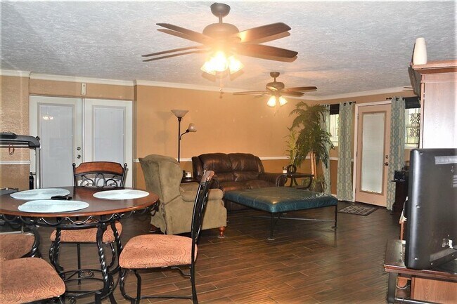 Building Photo - 12542 Wrenthorpe Dr