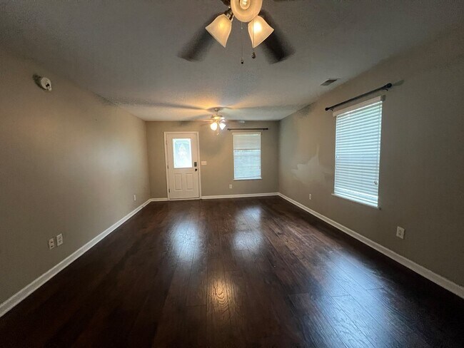 Building Photo - 1666 Mossberg Dr