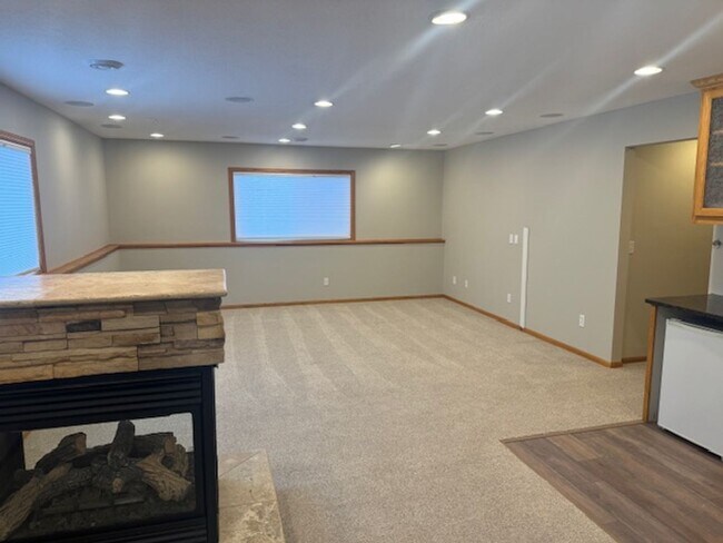 Building Photo - Gorgeous 6 Bed/3 Bath/3 Garage SFH with Screened in Porch, and Firepit in Minnetrista!