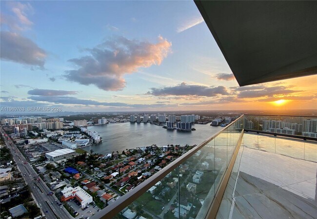 Building Photo - 18975 Collins Ave