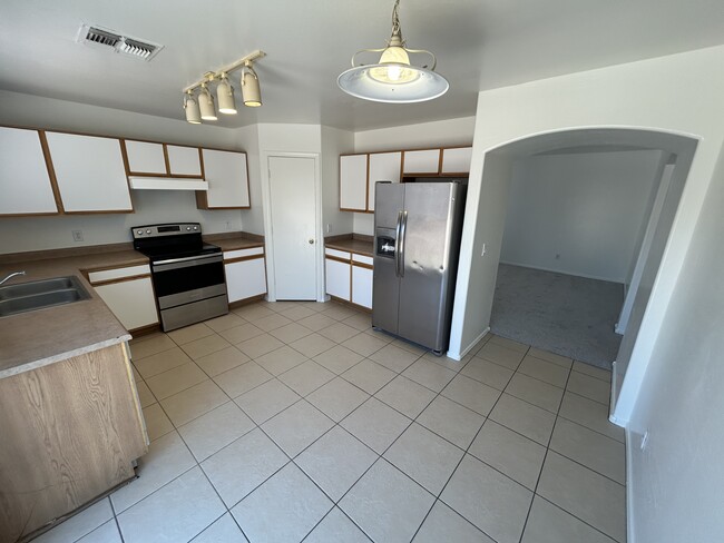 Building Photo - 12232 W Windrose Dr