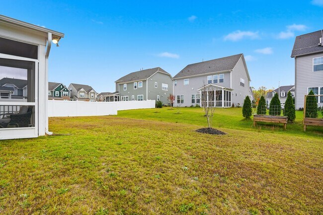 Building Photo - BEAUTIFUL 4 bedroom home, AVAILABLE NOW!