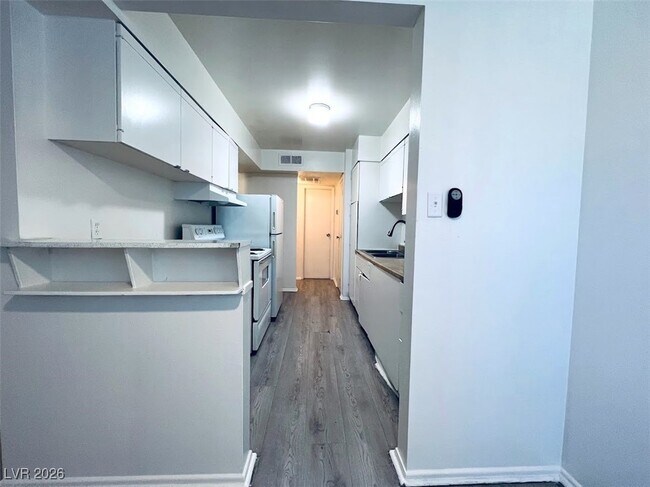 Building Photo - 3772 Royal Crest St