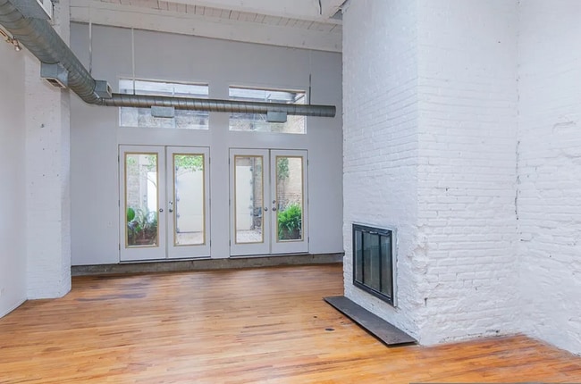 Building Photo - RAVENSWOOD - BEAUTIFUL AND LARGE LOFT FOR ...