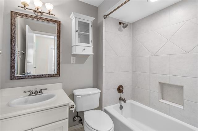 Building Photo - 6011 E University Blvd