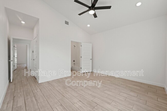 Building Photo - 212 Cooper St