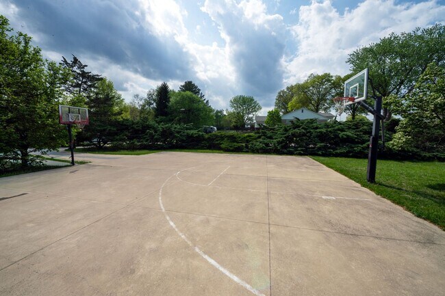 Building Photo - Short Term Rental Family Home