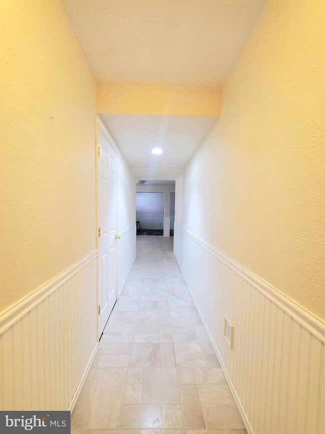 Building Photo - 20960 Capilano Ct