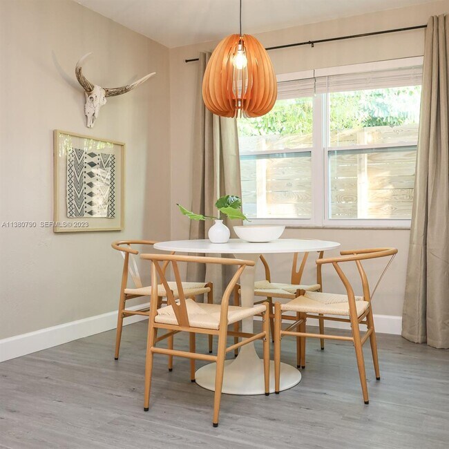 Building Photo - 2761 SW 33rd Ave