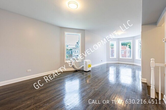 Building Photo - 6433 S Vernon Ave