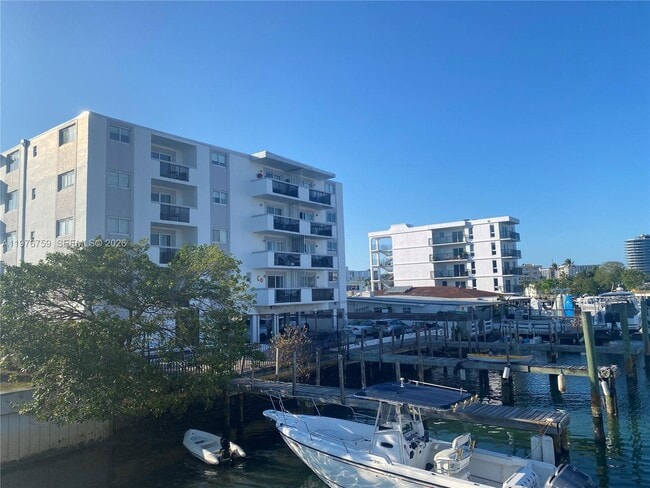 Building Photo - 8101 Crespi Blvd