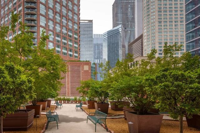 Building Photo - 440 N McClurg Ct