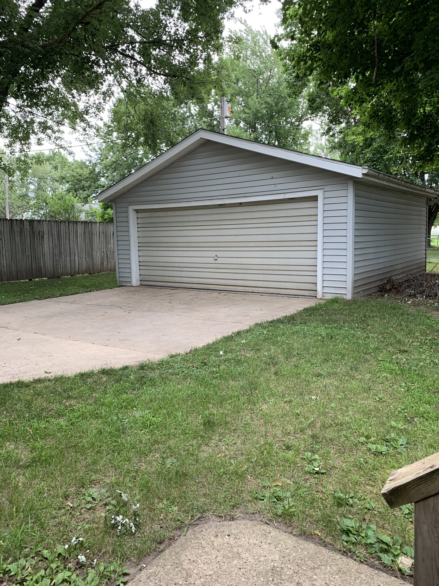 Building Photo - 1235 Thiher Dr