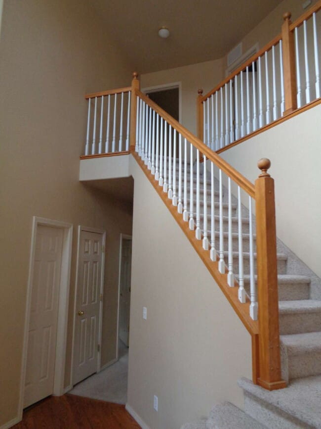 Building Photo - Super location close to shopping, schools,...