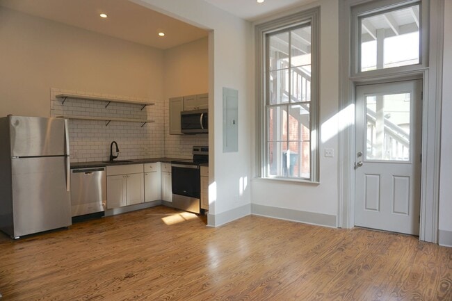 Building Photo - 552 E Liberty