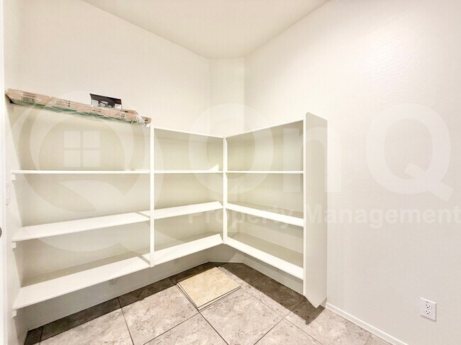 Building Photo - 3028 S 78th Dr