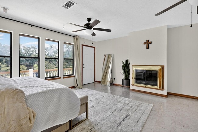 Building Photo - 231 Schmidt Ln