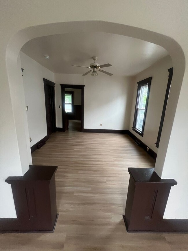 Building Photo - 1146 E 26th St