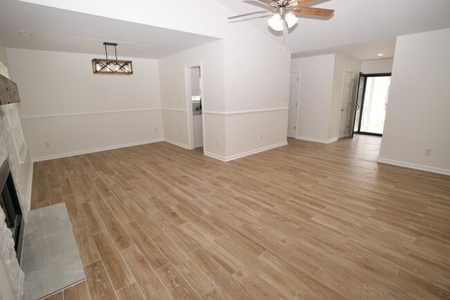 Building Photo - 210 Hayden Pl