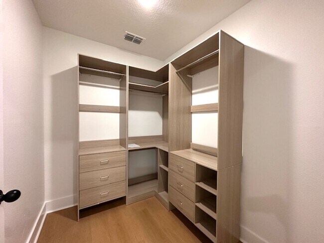 Building Photo - Brand new home!