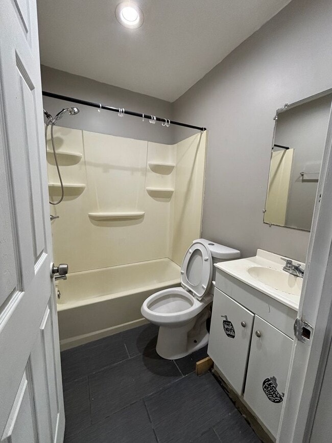 Building Photo - Beautiful renovated house in North Philade...