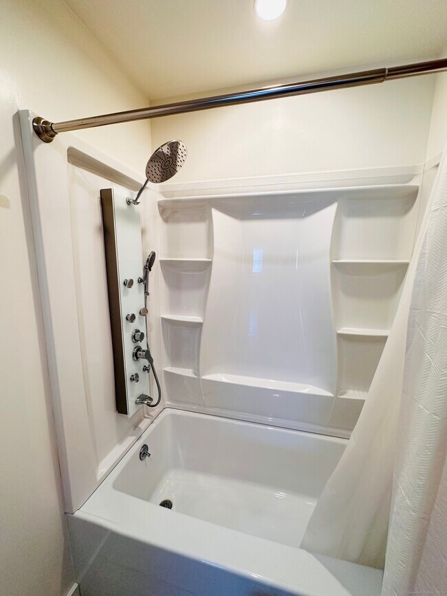 Building Photo - 7 Elm St