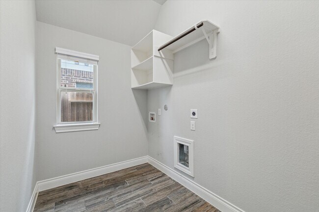 Building Photo - 16503 Whiteoak Canyon Dr