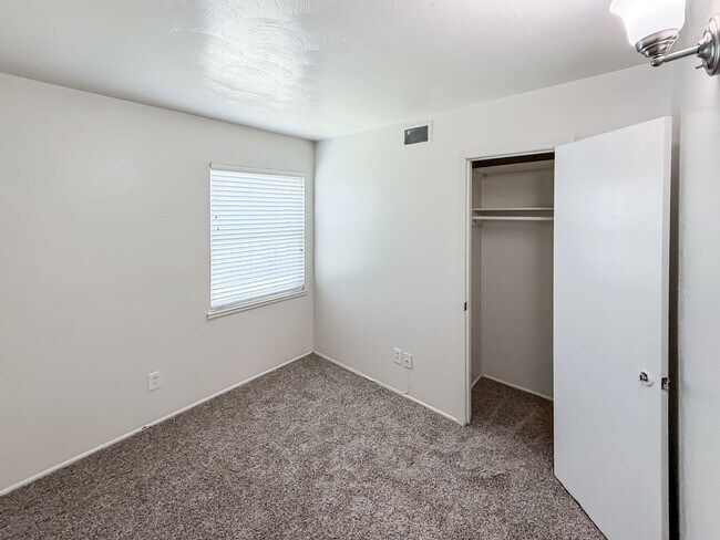 Building Photo - Charming Updated Home in Prime Irving Loca...