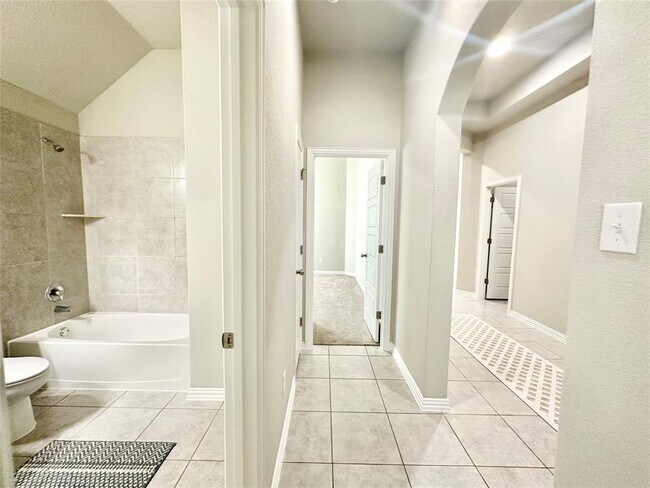Building Photo - 1017 Hillrose Dr