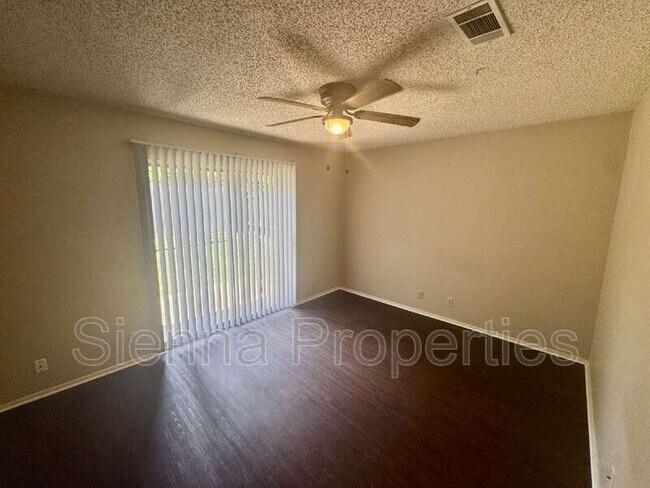 Building Photo - 7208 Lilac Ln