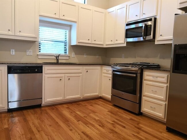 Building Photo - 2710 Hullsmith Dr